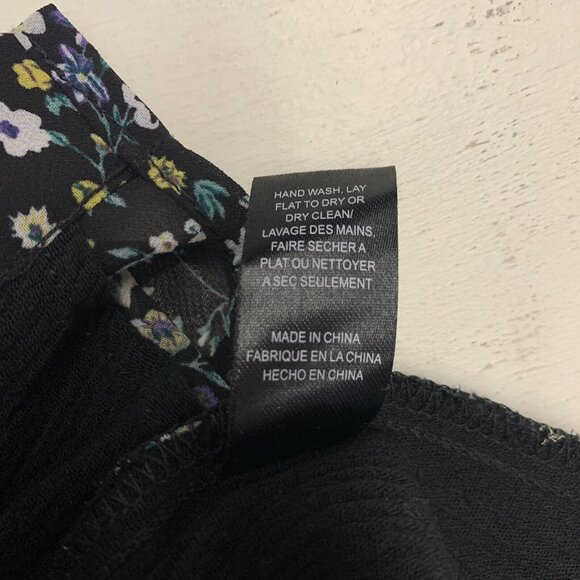 Allison New York Size Medium Blouse Floral Short Flutter Sleeves Button Up - Picture 6 of 6